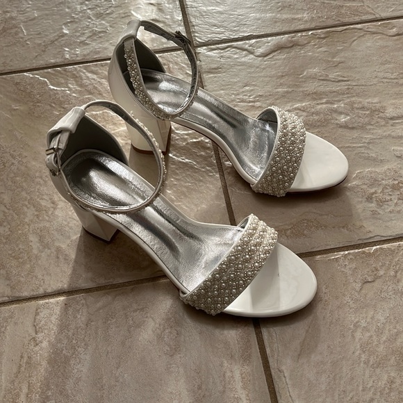 Shoes - Embellished “pearl like” front strap off white patent sandals.